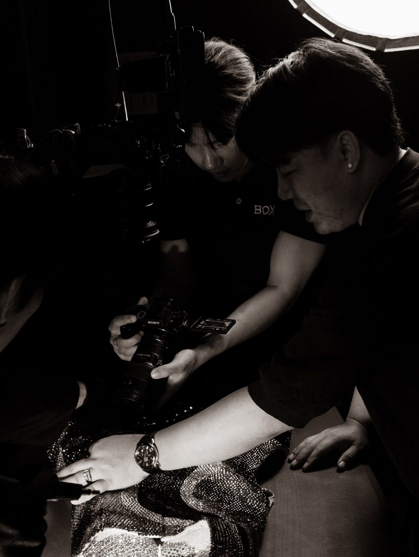 ฝีมือดีไซน์เนอร์ชาวไทย เบื้องหลังชุดธงชาติ ลิซ่า ใช้เวลาทำ 800 ชม.