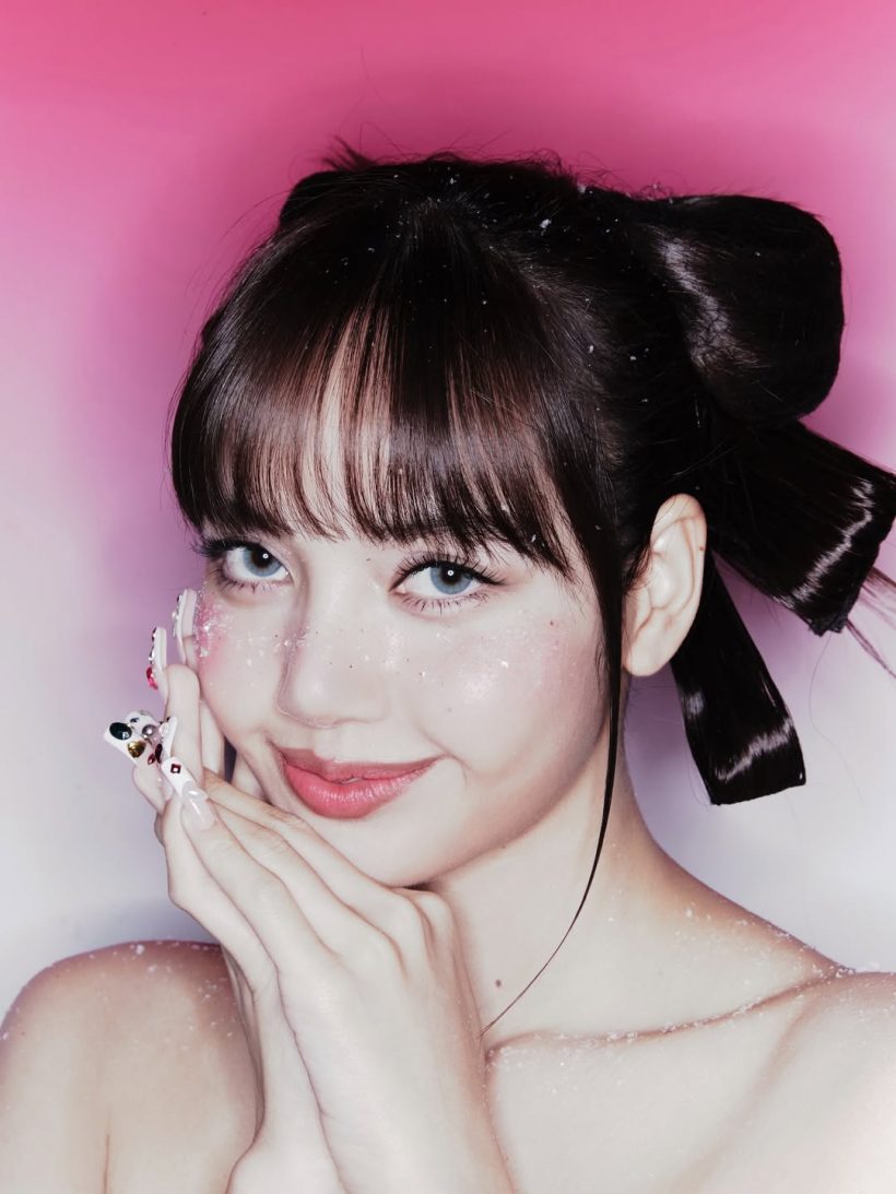 ลิซ่า โพสต์เดียวทำทั่วโลกใจละลาย เสิร์ฟลุคสดใสรับคริสมาสต์