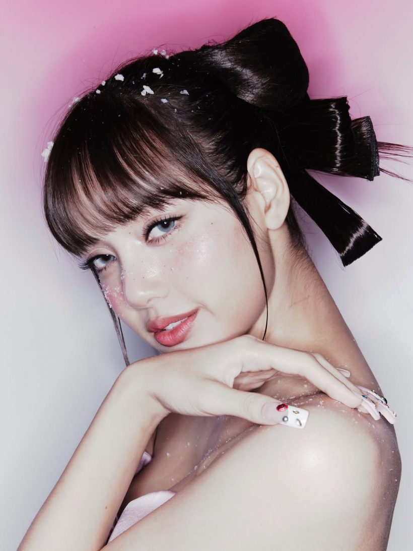 ลิซ่า โพสต์เดียวทำทั่วโลกใจละลาย เสิร์ฟลุคสดใสรับคริสมาสต์