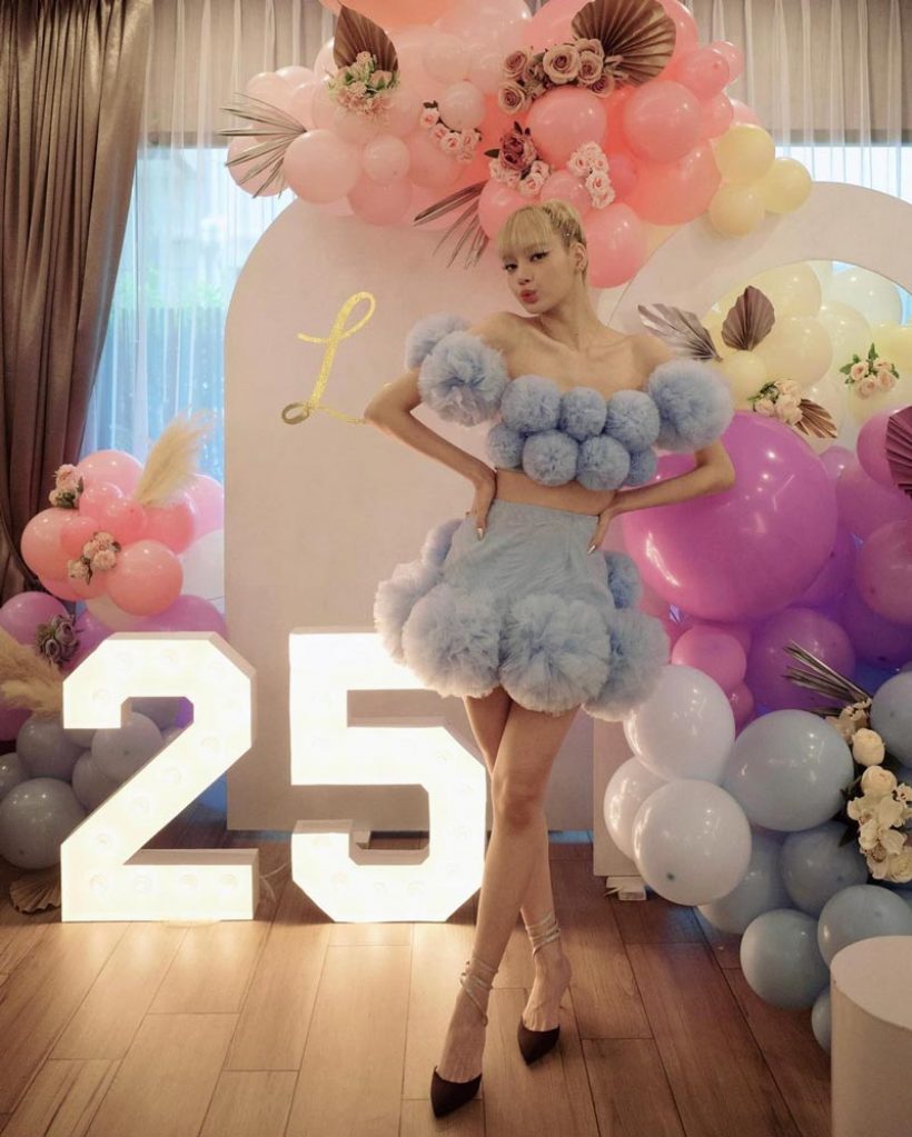 ย้อนโมเมนต์! วันเกิด ลิซ่า แต่ละปีปังไม่พัก สมมงตัวแม่