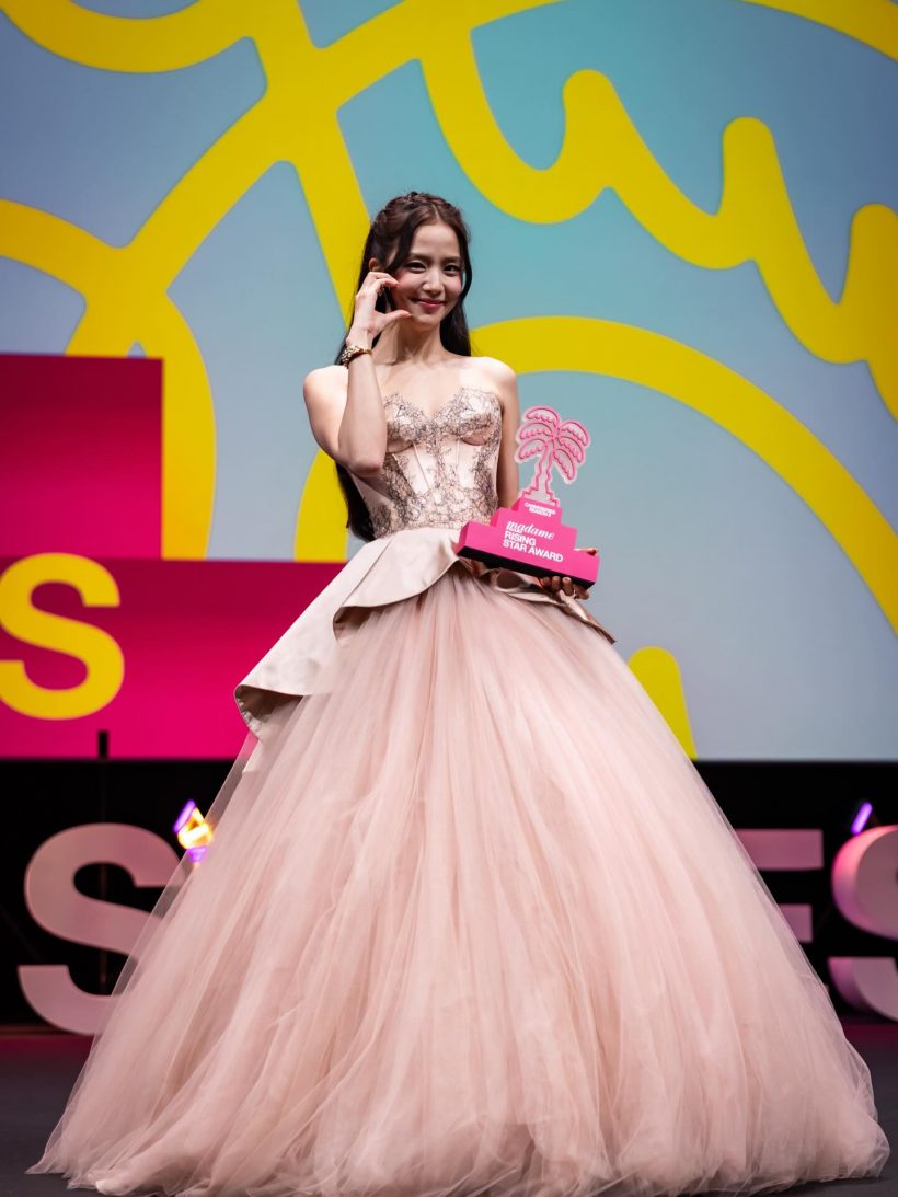 ลบคำสบประมาท จีซู ฟาดรางวัลใหญ่กลางงานหนังเมืองคานส์