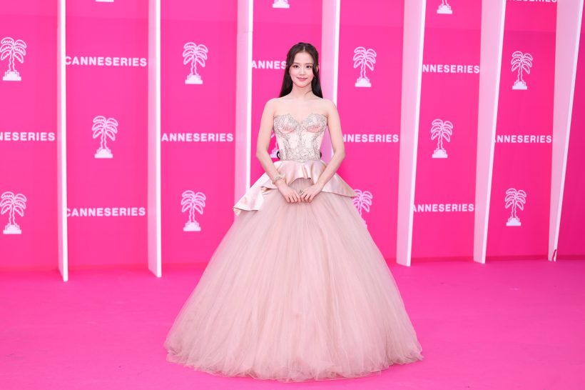ทัวร์ลงยับ! ดีไซเนอร์ลบคลิปแทบไม่ทัน หลังหลุดพูดจีซูขโมยชุด?