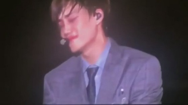  ไค (Kai) กลั้นน้ำตาเอาไว้ไม่อยู่ หลังทำเรื่องผิดพลาดเล็กน้อยในคอนเสิร์ต EXO