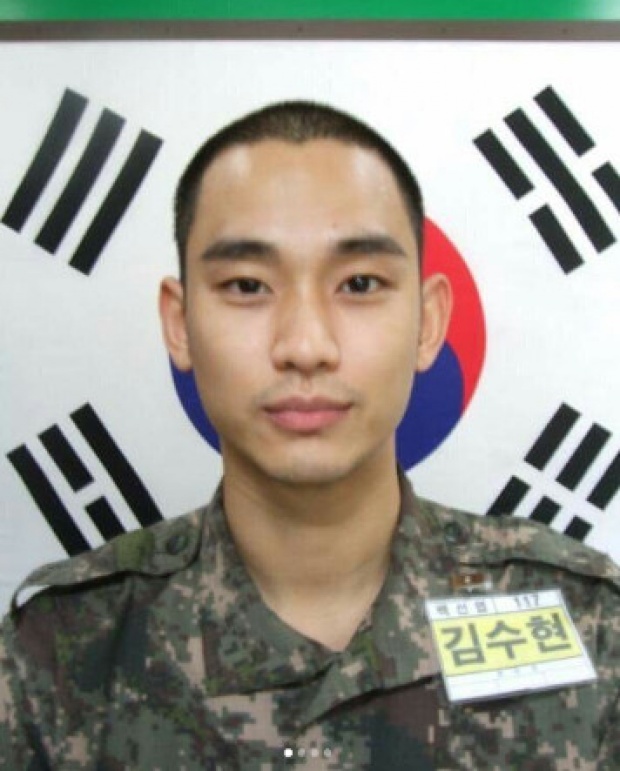 คิมซูฮยอน ถูกพบเห็นขณะอยู่ในร้านอินเทอร์เน็ตคาเฟ่นอกกองทัพ