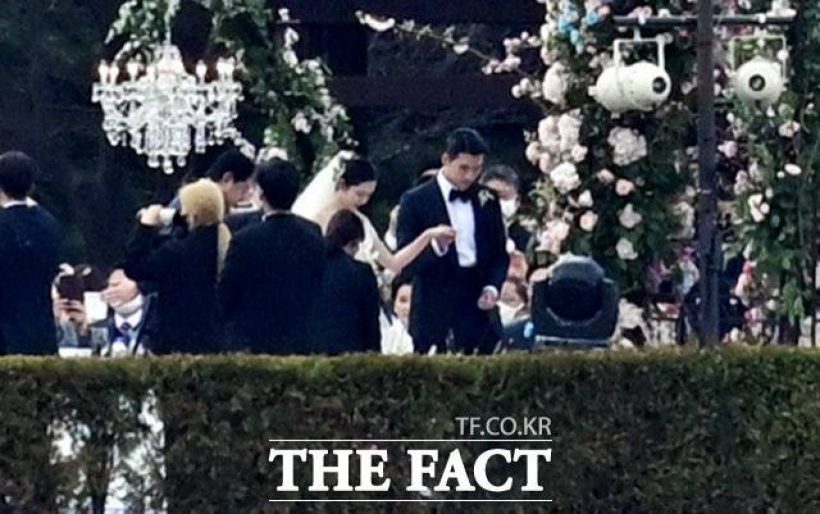 โฉมหน้าเจ้าสาวคนต่อไป ผู้โชคดีคว้าช่อดอกไม้งานแต่งฮยอนบิน-ซนเยจิน