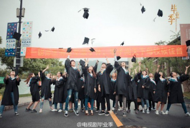 คริสตัล f(x) เข้าฉากฉลองจบการศึกษา ในละครจีนเรื่อง Graduation Season