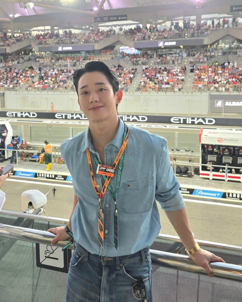 จองเเฮอิน เเต่งหล่อดู F1 เเต่นาฬิกาเรือนทองหลุดโฟกัส