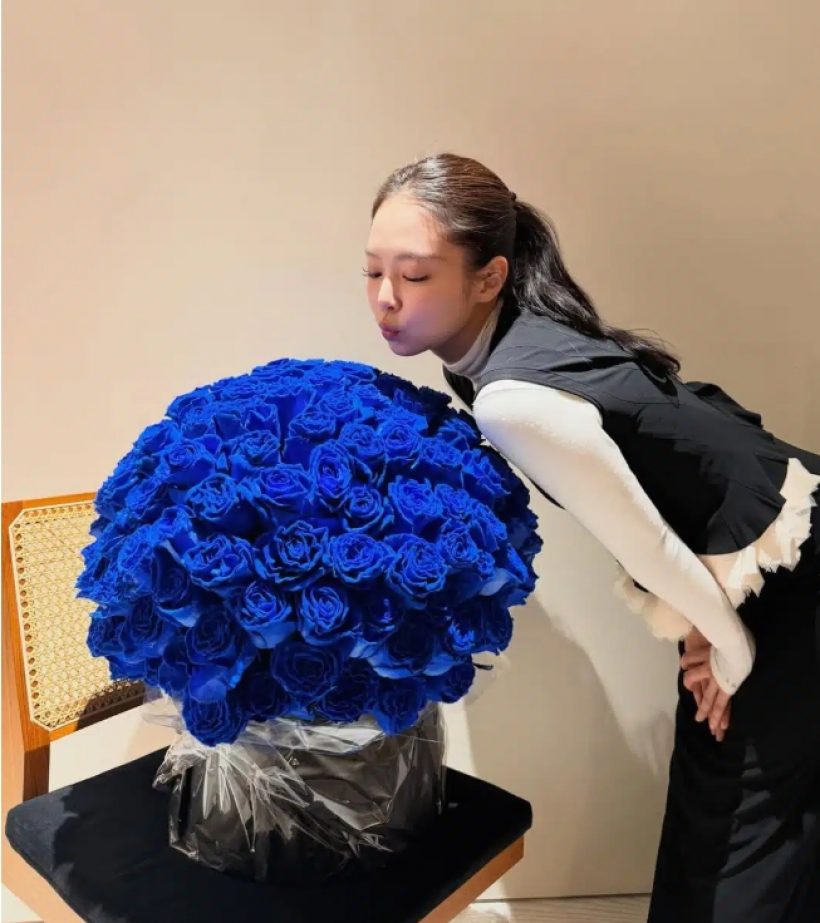 เฉลย..เจ้าของดอกไม้ปริศนา ในวันเกิดเจนนี่ ที่แท้คือคนนี้?