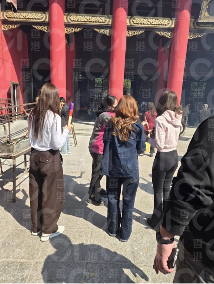 สร้างเเรงสั่นสะเทือน! ลิซ่า ไปวัดชิลๆเเต่สื่อทั่วโลกเเห่ตีข่าว