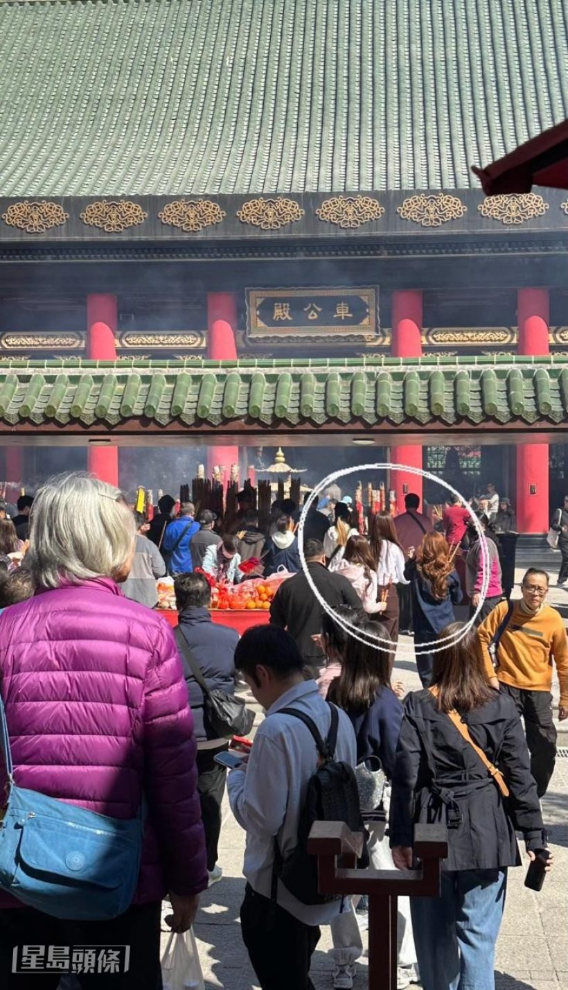 สร้างเเรงสั่นสะเทือน! ลิซ่า ไปวัดชิลๆเเต่สื่อทั่วโลกเเห่ตีข่าว