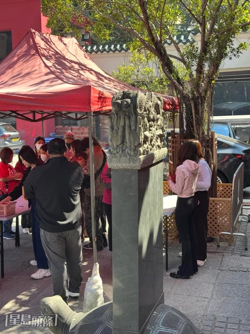 สร้างเเรงสั่นสะเทือน! ลิซ่า ไปวัดชิลๆเเต่สื่อทั่วโลกเเห่ตีข่าว