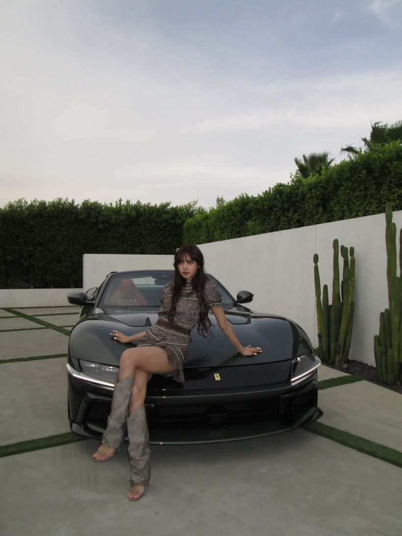 ชมชัดๆ ลิซ่า กับรถหรูคันใหม่ เฉลยราคาเเล้วถึงกับอึ้งทั้งโลก