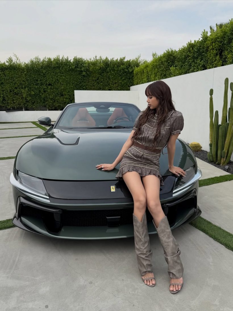 ชมชัดๆ ลิซ่า กับรถหรูคันใหม่ เฉลยราคาเเล้วถึงกับอึ้งทั้งโลก