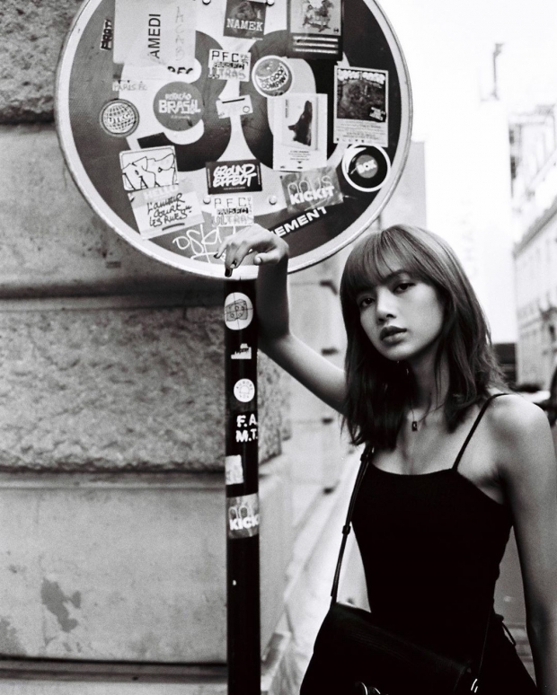 เซ็ตนี้ดีมากกก! ลิซ่า BLACKPINK อวดภาพ IN PARIS  อินเตอร์สุดๆ