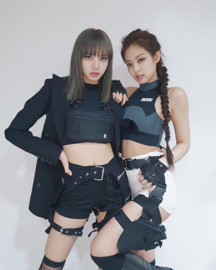 ส่องโมเมนต์คุณเเม่ เจนนี่-ลิซ่าBLACKPINK เชียร์ลูกๆหลังเวทีช็อตนี้หาดูยาก