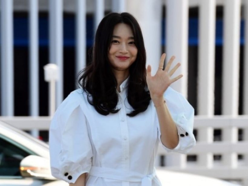 เปิดแอร์พอร์ตลุคนางเอกดัง สวยสะพรั่งกลางสนามบิน