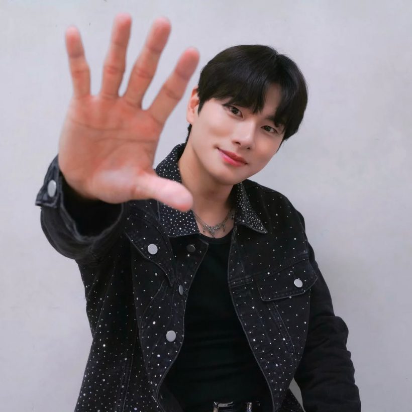 อึ้ง! สาวปริศนาเเฉ ดาราหนุ่มทักเเชตขอดูบักเเตกโมคัพ E