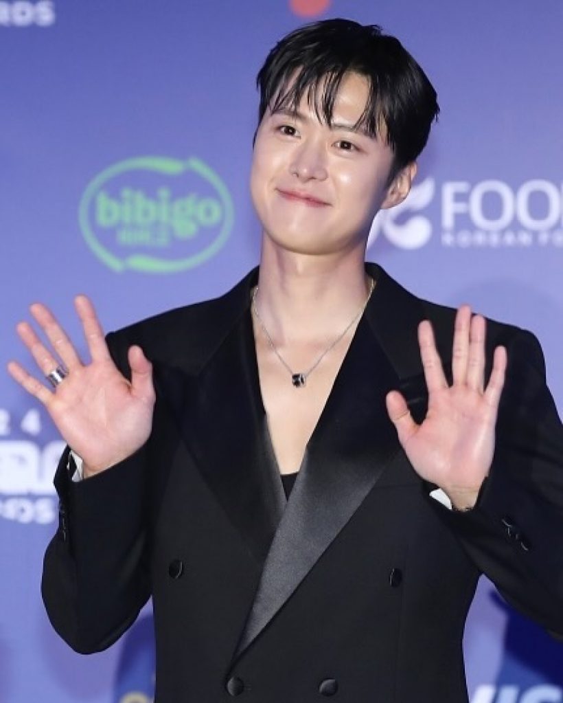 เเฟนคลับใจหาย! พระเอกดังหูดับเฉียบพลัน หามส่งรพ.ด่วน