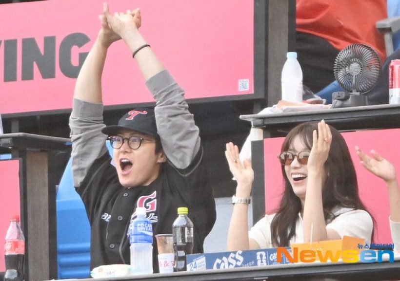 เห็นเต็มตา! นางเอกดังควงพระเอกคู่จิ้น ดูเบสบอล