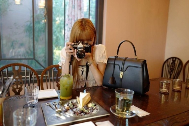 เปิดคลังแสง กล้องถ่ายรูป “LISA BLACKPINK” พร้อมฝีมือการถ่ายรูปที่ไม่ธรรมดา