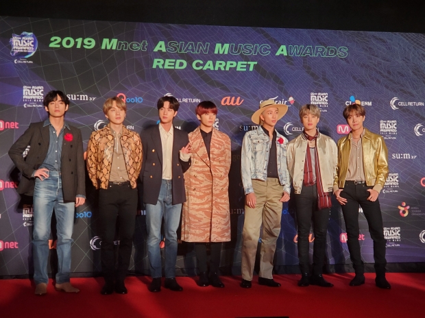 เเฟนคลับเฮ!!!  BTS เหมารางวัลเเห่งปี 4 สาขาจากงาน MAMA 2019