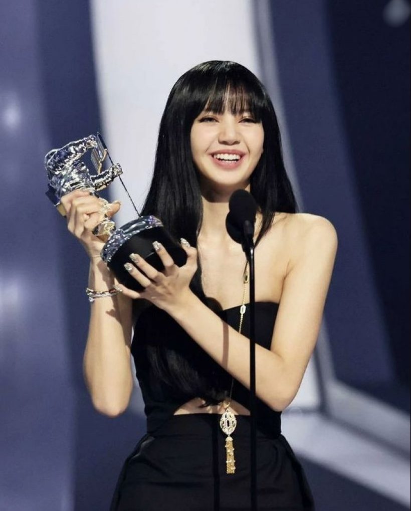 ชาวเน็ตเกาหลีถล่มเมนต์ หลังลิซ่า BLACKPINK คว้า Best K-Pop VMA2022