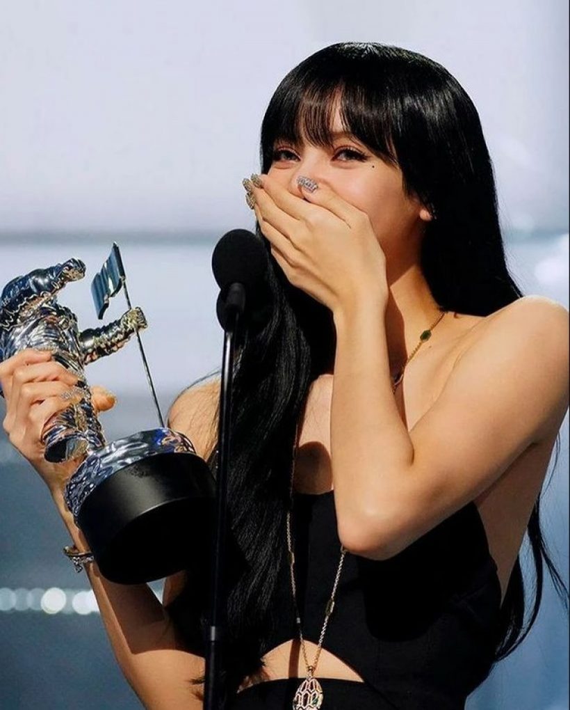 ชาวเน็ตเกาหลีถล่มเมนต์ หลังลิซ่า BLACKPINK คว้า Best K-Pop VMA2022