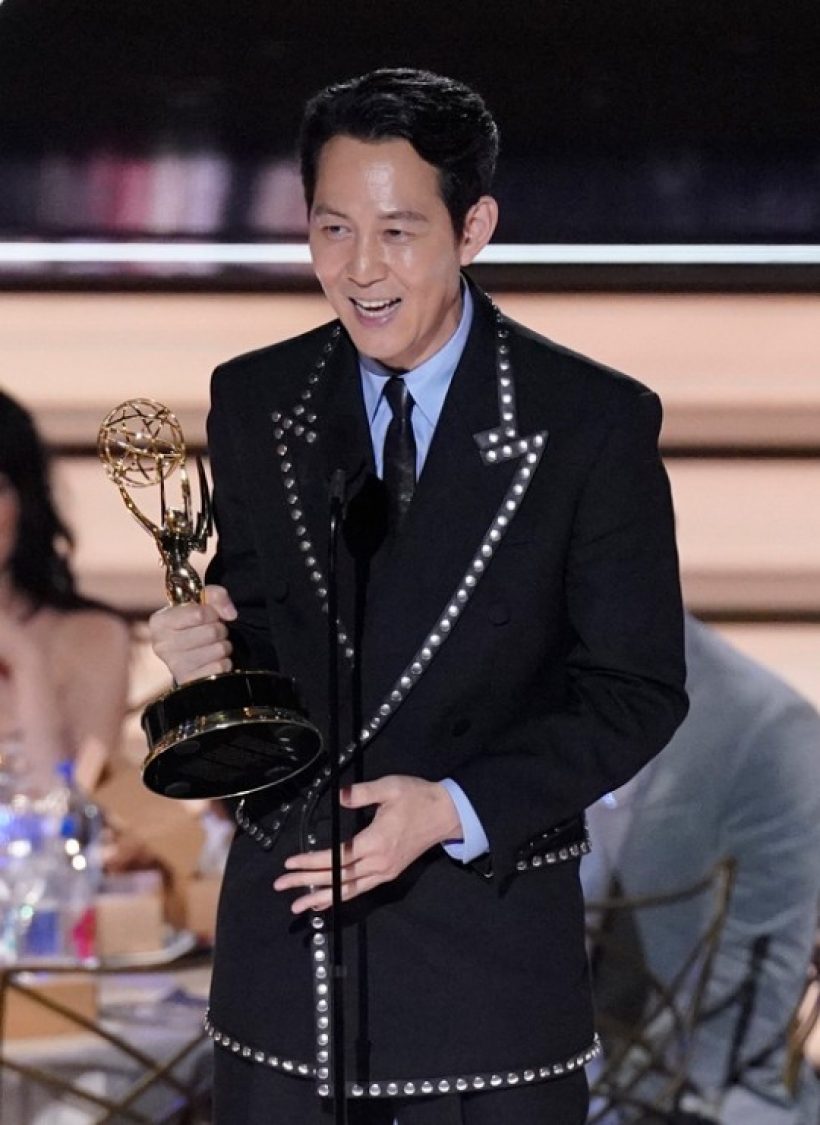 สุดปังยิ่งใหญ่! ซุปตาร์คนแรกของเกาหลีชนะรางวัลเวทีEmmy Awards