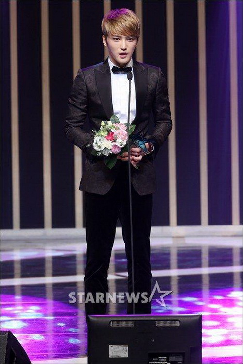 คิมแจจุง คว้ารางวัลนักแสดงชายยอดเยี่ยมจาก Triangle ในงาน 2014 KOREA DRAMA FESTIVAL