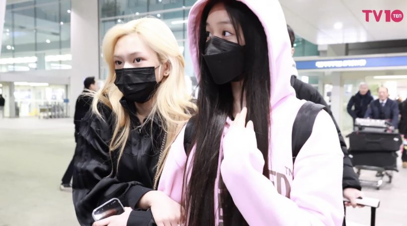 ส่องแฟชั่นสนามบิน 2สาวไทยแห่ง BABYMONSTER เดินทางกลับเกาหลี