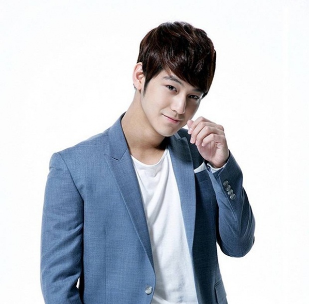 คิมบอม (Kim Bum) ตอบแทนแฟนที่คอยติดตามผลงานเขา ด้วยการเดินทางไปร่วมงานแต่งงานของเธอ