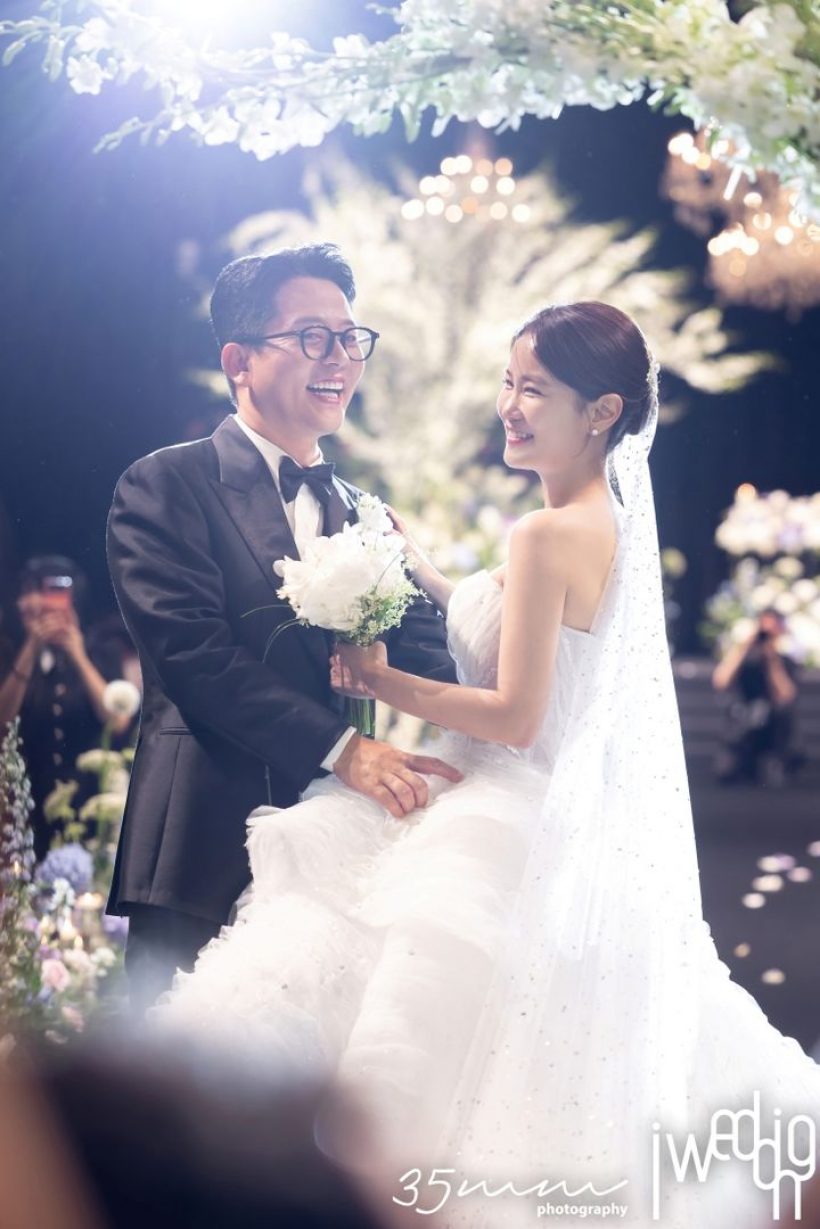 คู่รักสายฮาวิวาห์สุดยิ่งใหญ่ เชิญเเขกร่วมงานนับพันคน!