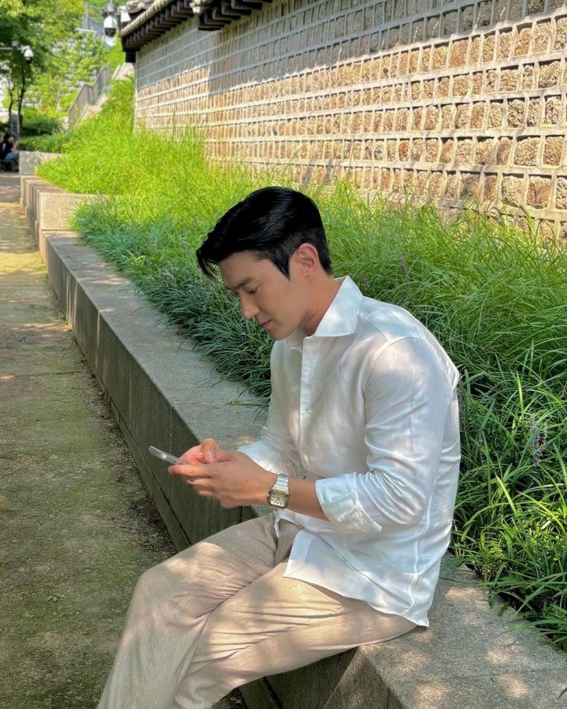 รูปหล่อพ่อรวย! ซุปตาร์หนุ่ม ที่เเท้คือทายาทเศรษฐีตระกูลดัง