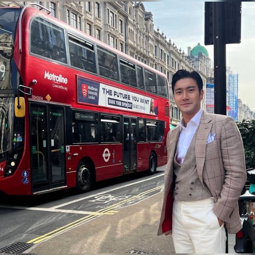 รูปหล่อพ่อรวย! ซุปตาร์หนุ่ม ที่เเท้คือทายาทเศรษฐีตระกูลดัง