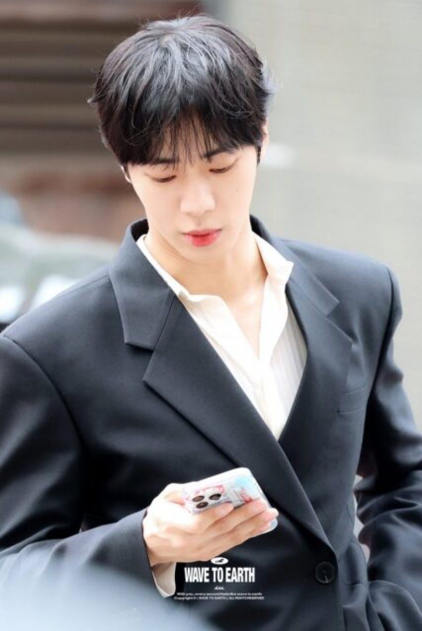 พระเอกดาวุร่งงานเข้าเต็มๆ เคสมือถือ พาซวย!