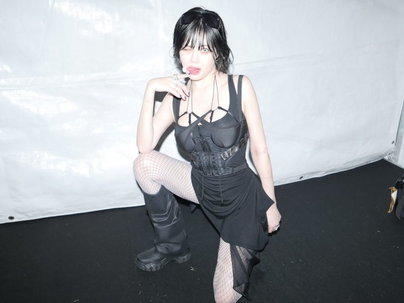 แฟนห่วงหนัก!นักร้องสาวเป็นลมกลางเวที คาดพิษลดน้ำหนัก!