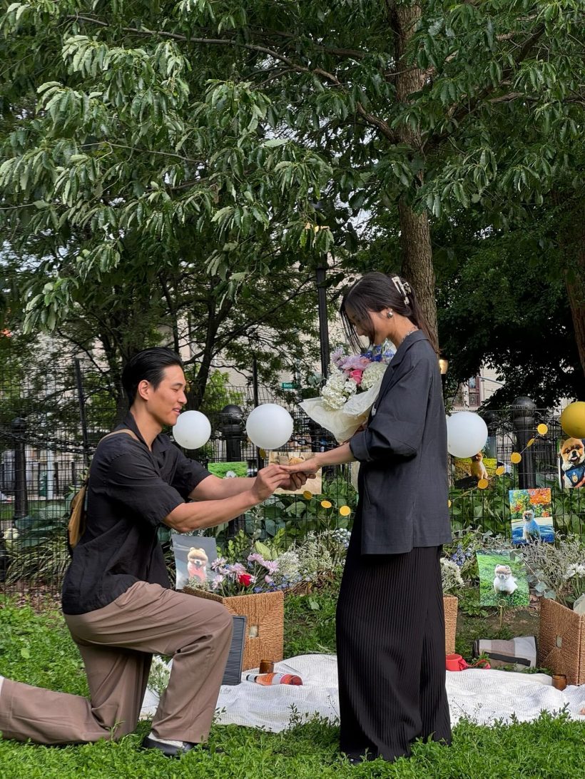 ชีวิตคอมพลีท...นักร้องสาวเจ้าของเพลงดัง ถูกแฟนคุกเข่าขอแต่ง