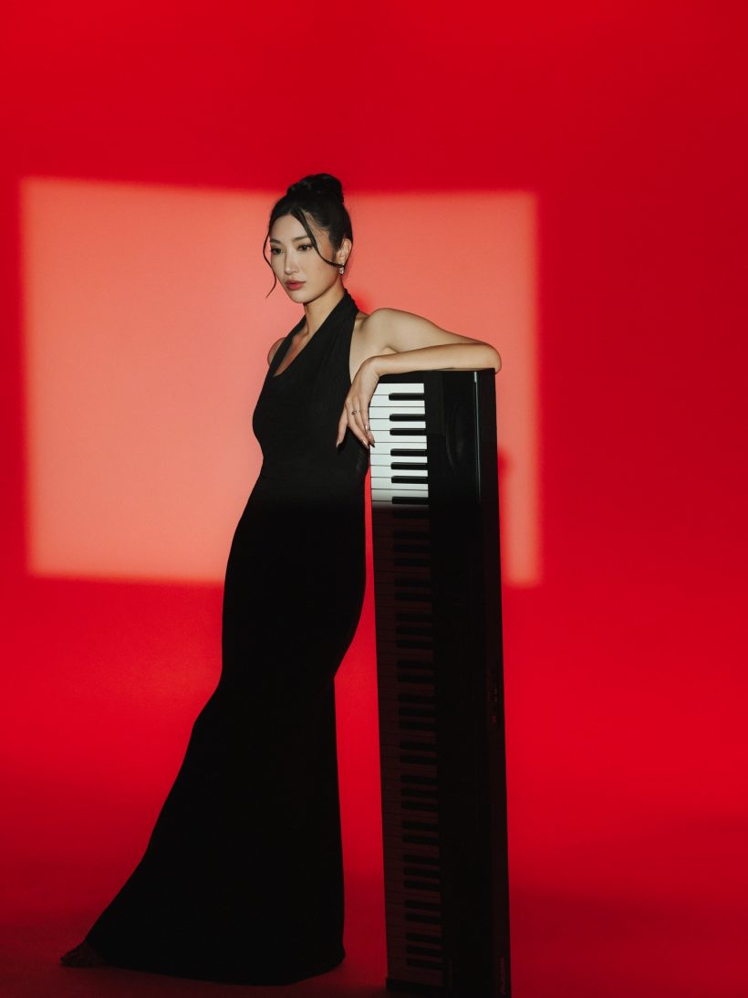 ชีวิตคอมพลีท...นักร้องสาวเจ้าของเพลงดัง ถูกแฟนคุกเข่าขอแต่ง