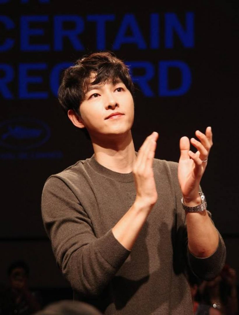 ชาวเน็ตวิเคราะห์ สาเหตุพระเอกซุปตาร์กระแสตก เพราะหย่าเป็นเหตุ?