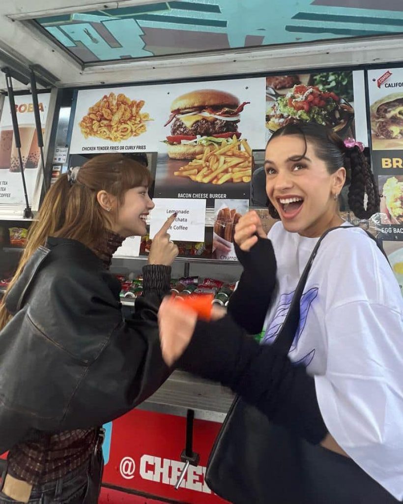  แฟนทั่วโลกฮือฮา! ลิซ่าโผล่เที่ยวLAกับเพื่อนใหม่ที่แท้คือซุปตาร์ดัง