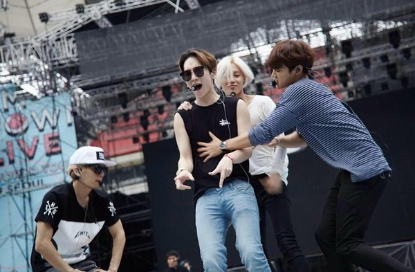 หนุ่มๆ SHINEE