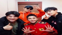  ชินดง, ดงเฮ และอึนฮยอก Super Junior โชว์การสนับสนุนรยออุค ที่งานคอนเสิร์ตของกองทัพ