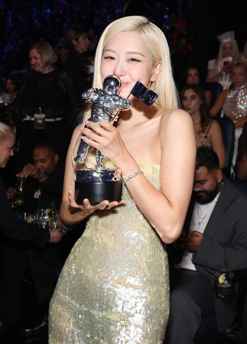 โรเซ่ - ลิซ่า สร้างประวัติศาสตร์ กวาดรางวัลใหญ่เวที VMAs 2025