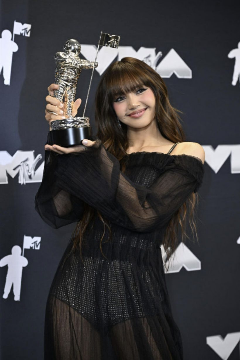 โรเซ่ - ลิซ่า สร้างประวัติศาสตร์ กวาดรางวัลใหญ่เวที VMAs 2025