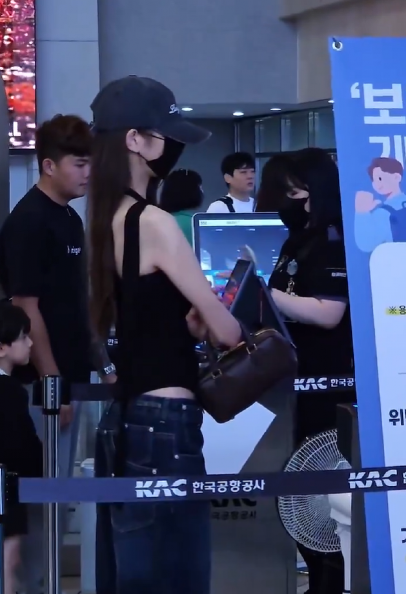 ซุปตาร์สาวงานเข้าเต็มๆ! คลิปสแกนหน้าที่สนามบิน โดนวิจารณ์ยับ