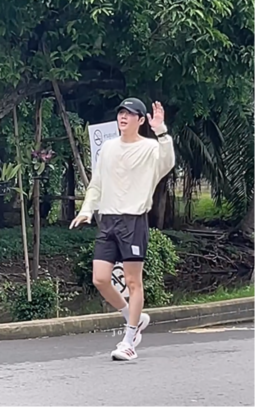 เจอเเบบไม่ตั้งตัว พระเอกดังโผล่สวนลุม ตัวจริงหล่อมาก