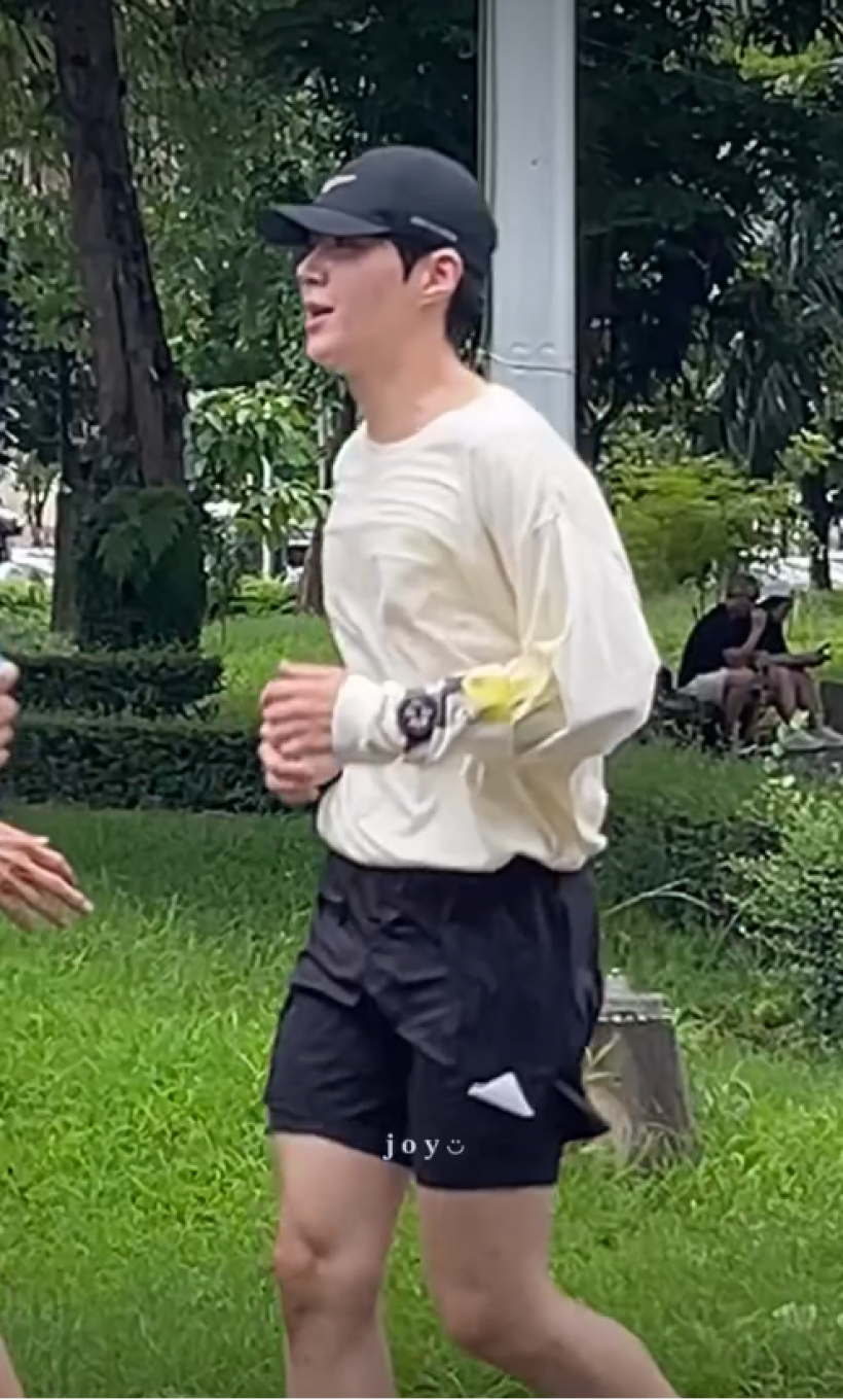 เจอเเบบไม่ตั้งตัว พระเอกดังโผล่สวนลุม ตัวจริงหล่อมาก