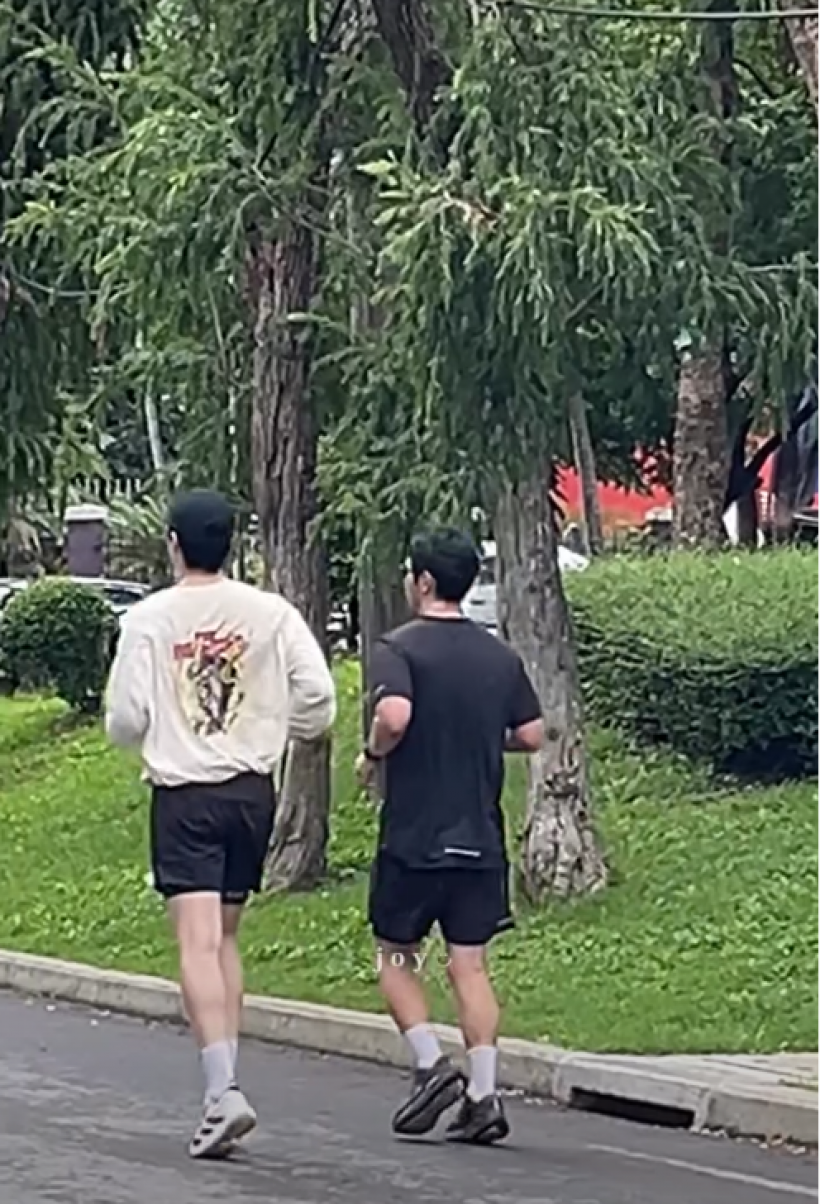 เจอเเบบไม่ตั้งตัว พระเอกดังโผล่สวนลุม ตัวจริงหล่อมาก