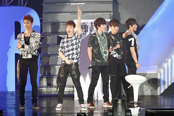 ภาพเก็บตก จากงาน2013 Super Junior-M Fan Party 「Break Down」 in Bangkok