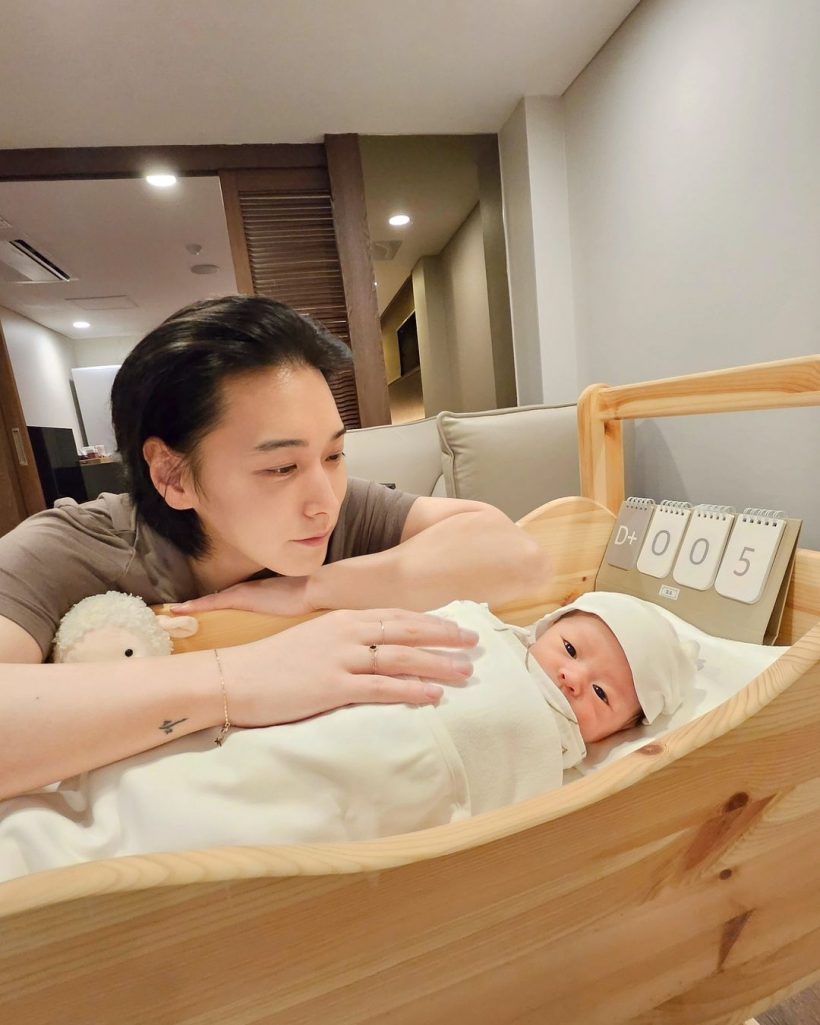 ยกให้นักร้องหนุ่มเป็นคุณพ่อดีเด่น เลี้ยงลูกดีสมกับที่รอมา10ปี